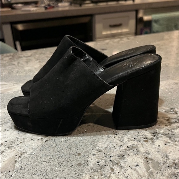 Urban Outfitters Black Platform Mules - Picture 4 of 7